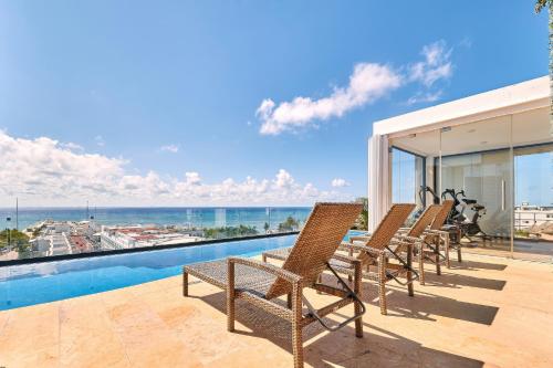 2 Bdrm Ocean View Private Pool Heart Of Town