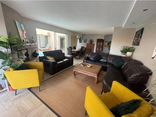 holiday home with indoor pool, Le Porge