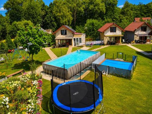 3 bedrooms, 8 beds