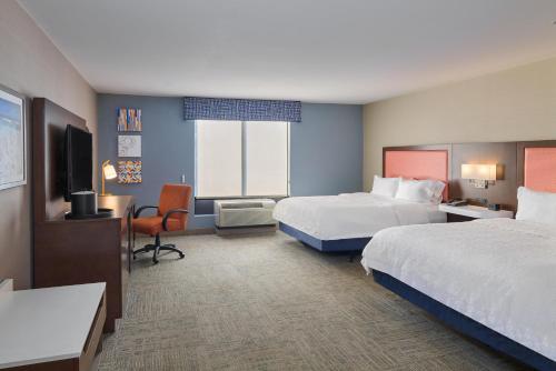 2 queen beds