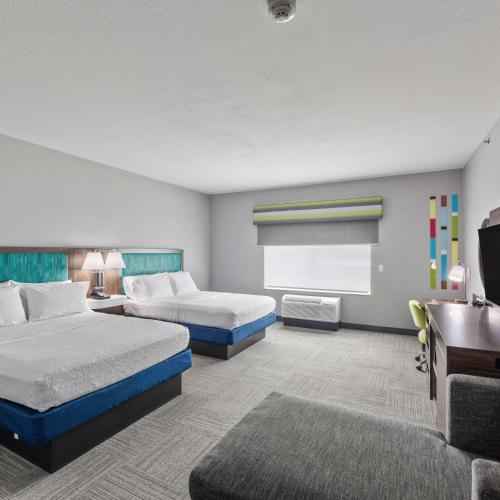 2 queen beds