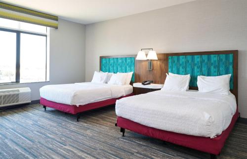 2 queen beds