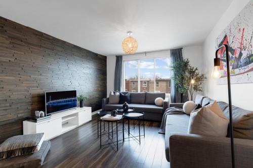2 bedrooms, 7 beds