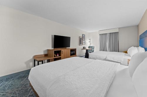 2 queen beds