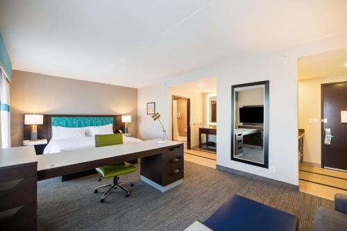 1 king bed, 1 sofa bed