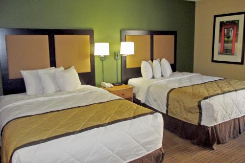 Efficiency Queen Suite with Two Queen Beds - Non Smoking