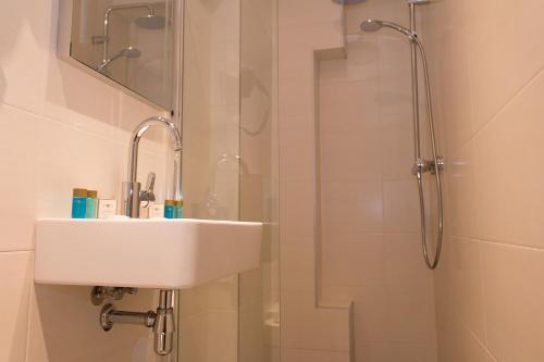 Double Room image 1