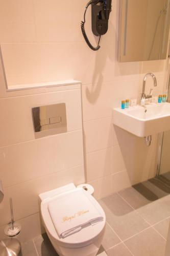 Double Room image 2