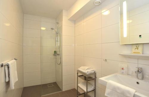 Bathroom, Apart Hotel Randwyck in Randwijck