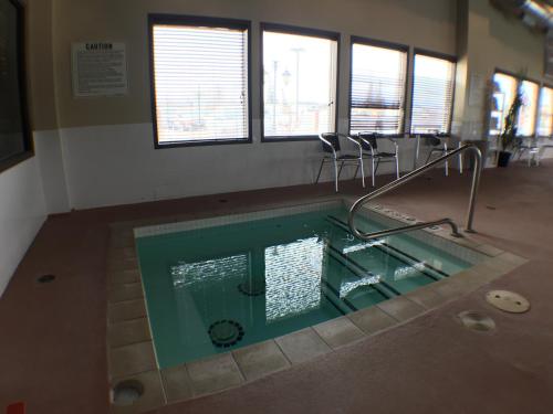 อ่างแช่น้ำร้อน, Super 8 By Wyndham Kapuskasing in คาปุสเคซิง (ON)