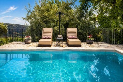 Blue Jasmine Villa - Private Pool and Garden gîte à louer Yéfira