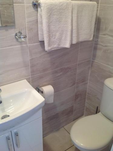 Repton Private Hotel - image 3