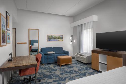 1 king bed, 1 sofa bed