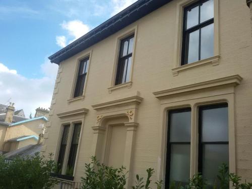 Crosshill House - image 8