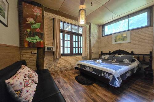 3 bedrooms, 4 beds
