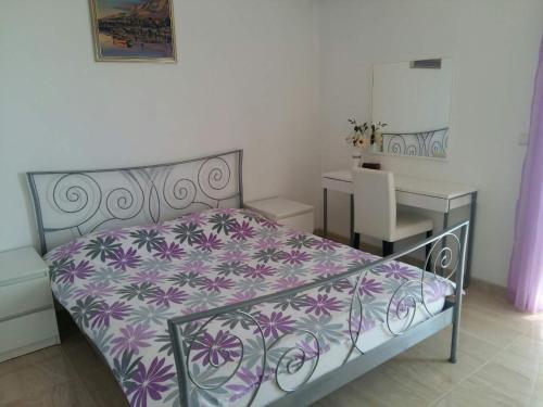  Apartments Elena, Pension in Makarska