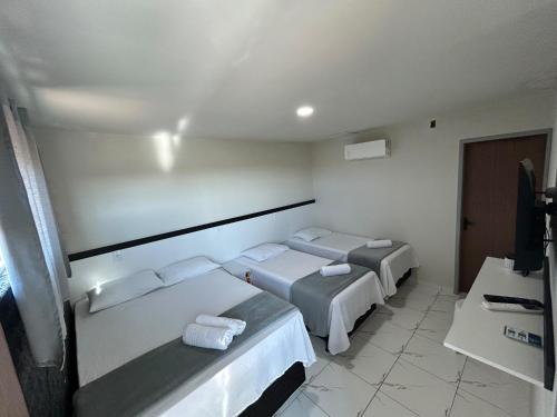 1 double bed, 2 twin beds