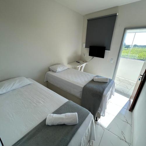 2 twin beds