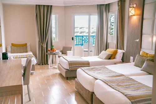 Room, family, sea view