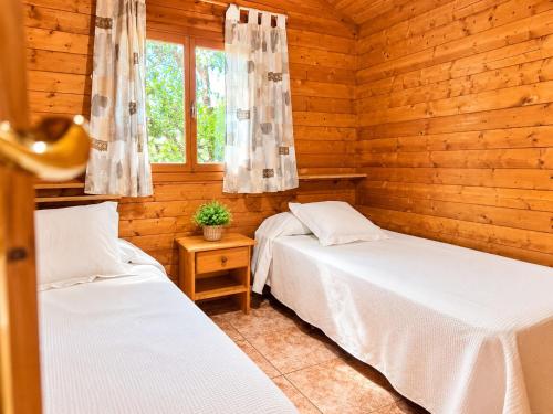 2 bedrooms, 4 beds