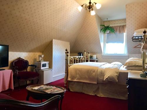 The Redstone Inn and Suites