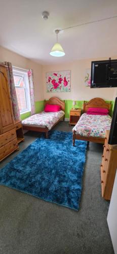 2 twin beds