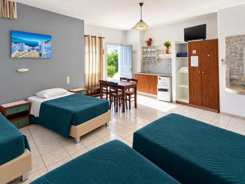 4 twin beds