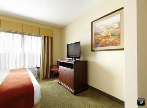 Holiday Inn Express Hotel & Suites Lexington NW-The Vineyard