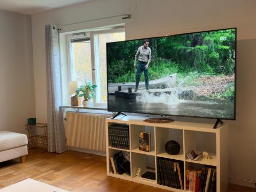 . Ljungaverk Takvåning med Ekgolv och badkar nära älven