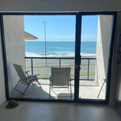 Departamento vanguardista frente al mar