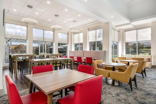 مطعم, Hilton Garden Inn Mystic/Groton in جروتون