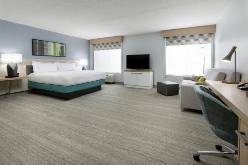 1 king bed, 1 sofa bed
