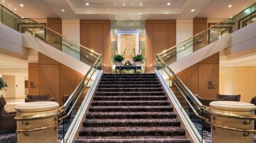 Lobby, Hilton Los Angeles Airport in LAX – Los Angeles International Airport