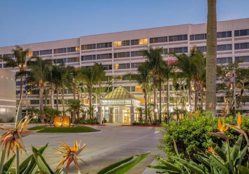 Exterior view, DoubleTree by Hilton LAX - El Segundo in LAX – Los Angeles International Airport