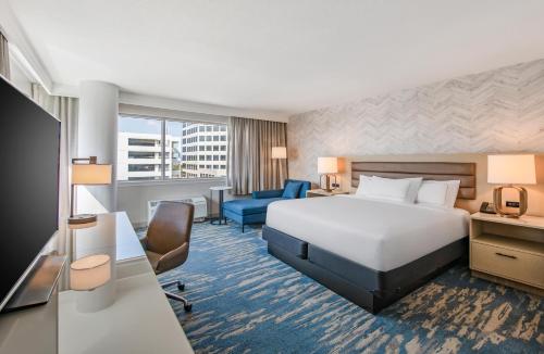 DoubleTree by Hilton LAX - El Segundo in LAX – Los Angeles International Airport
