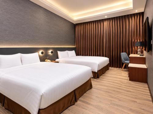 2 queen beds