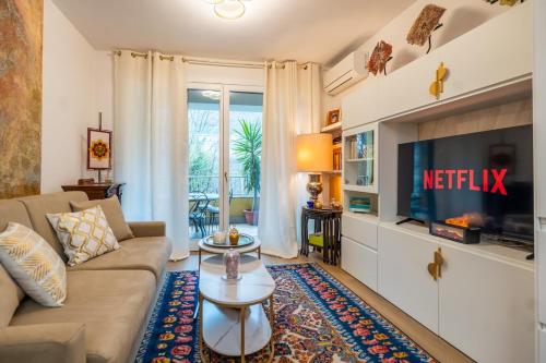 Como Elite Apartment with Wi-Fi and a larger balcony