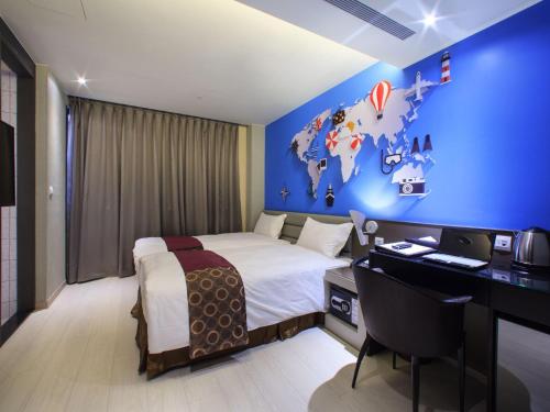 room detail thumbnail 1
