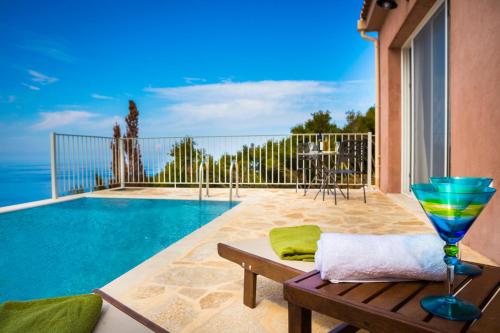 Magganos Sunset Villas Set in a prime location of Kefalonia, Magganos Sunset Villas puts everything the city has to offer just outside your doorstep. The property offers a wide range of amenities and perks to ensure you hav