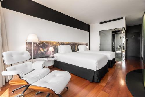 2 twin beds