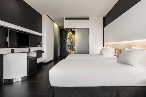 2 twin beds