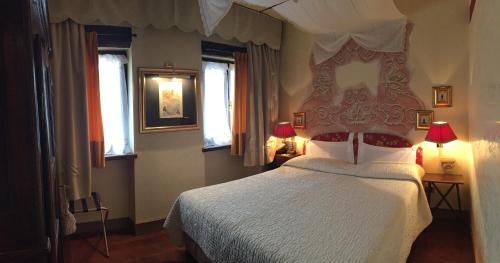 Double Room image 2