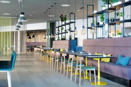 Restaurant, Comfort Hotel Bergen Airport in Bergen