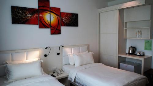 Pine Garden Hotel photo 3