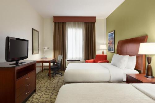 2 queen beds