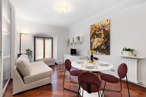 Moscova Elegant Apt 10 Minutes from Duomo