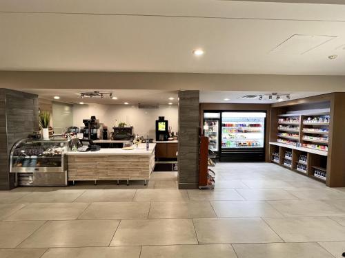 مطعم, DoubleTree by Hilton Hotel Bloomington - Minneapolis South in بلومينجتون