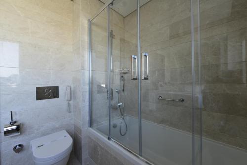 92703641 Holiday Inn Bursa - City Centre by IHG