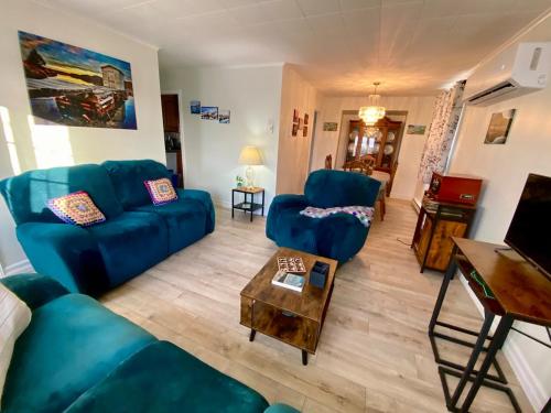 Pushthrough Place 3BR Near St-Pierre Ferry