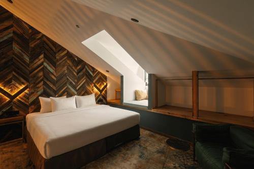 2 king beds, 1 sofa bed